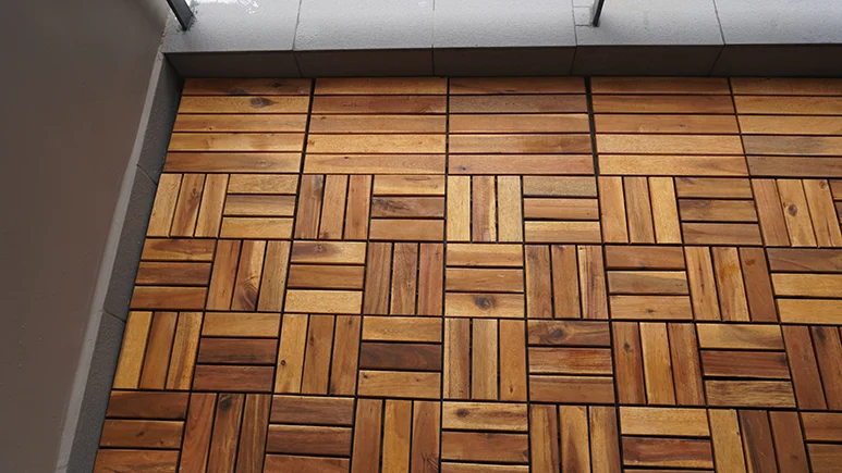5 Ưu Điểm Của Vỉ Gỗ Lót Sàn Ban Công 1 5-uu-diem-cua-vi-go-lot-san-ban-cong