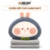 Chăn Gối Văn Phòng 3 Trong 1 Thỏ Xanh Navy ANKAN trên nền trắng, logo ANKAN và tên mẫu trong khung bo tròn