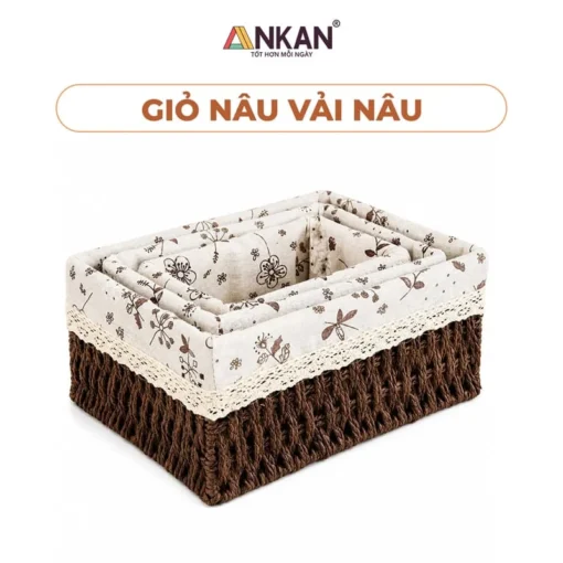 Giỏ Nâu Lót Vải Hoa Nhí ANKAN trên nền trắng, logo ANKAN